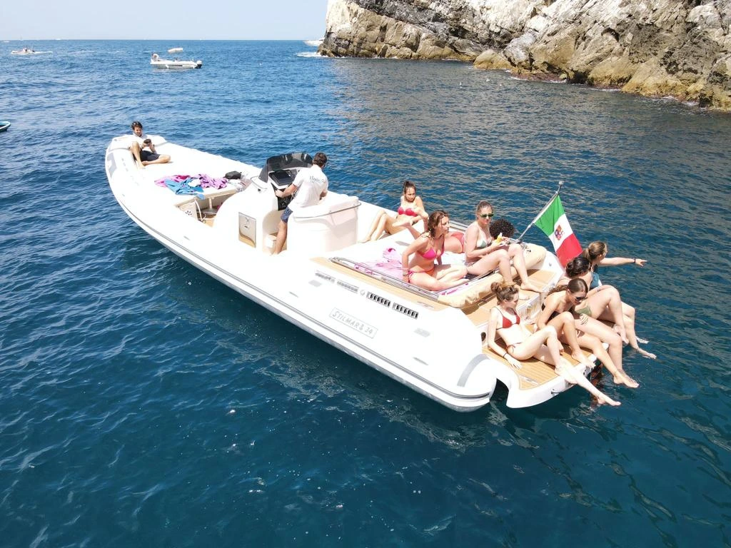 Ragazzi a portovenere su gommone Stilmar 34