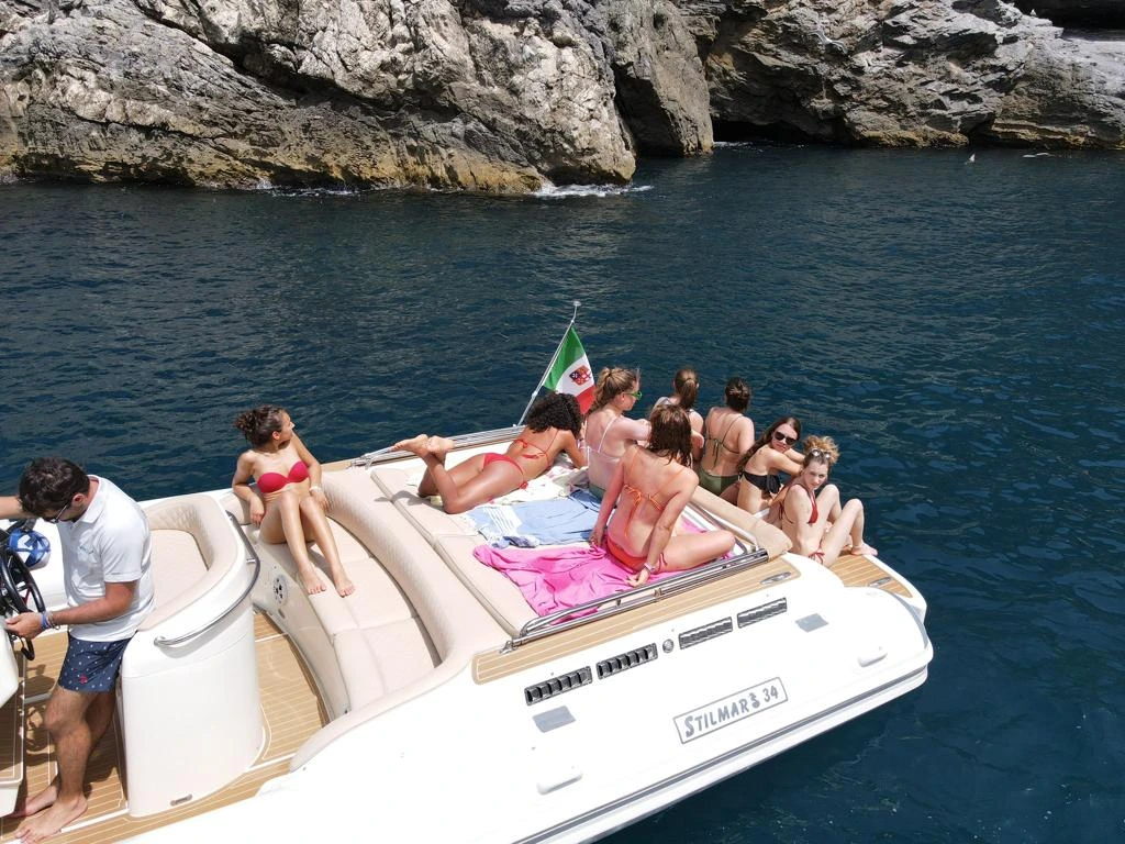 Ragazzi alle cinque terre su gommone Stilmar 34