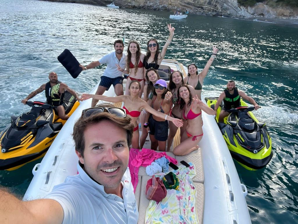 Selfie di ragazzi a marina di carrara