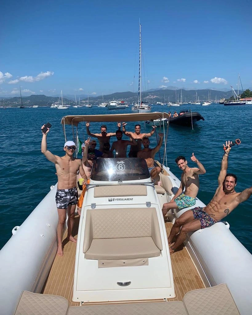 Ragazzi nel golfo dei poeti su gommone Stilmar 34